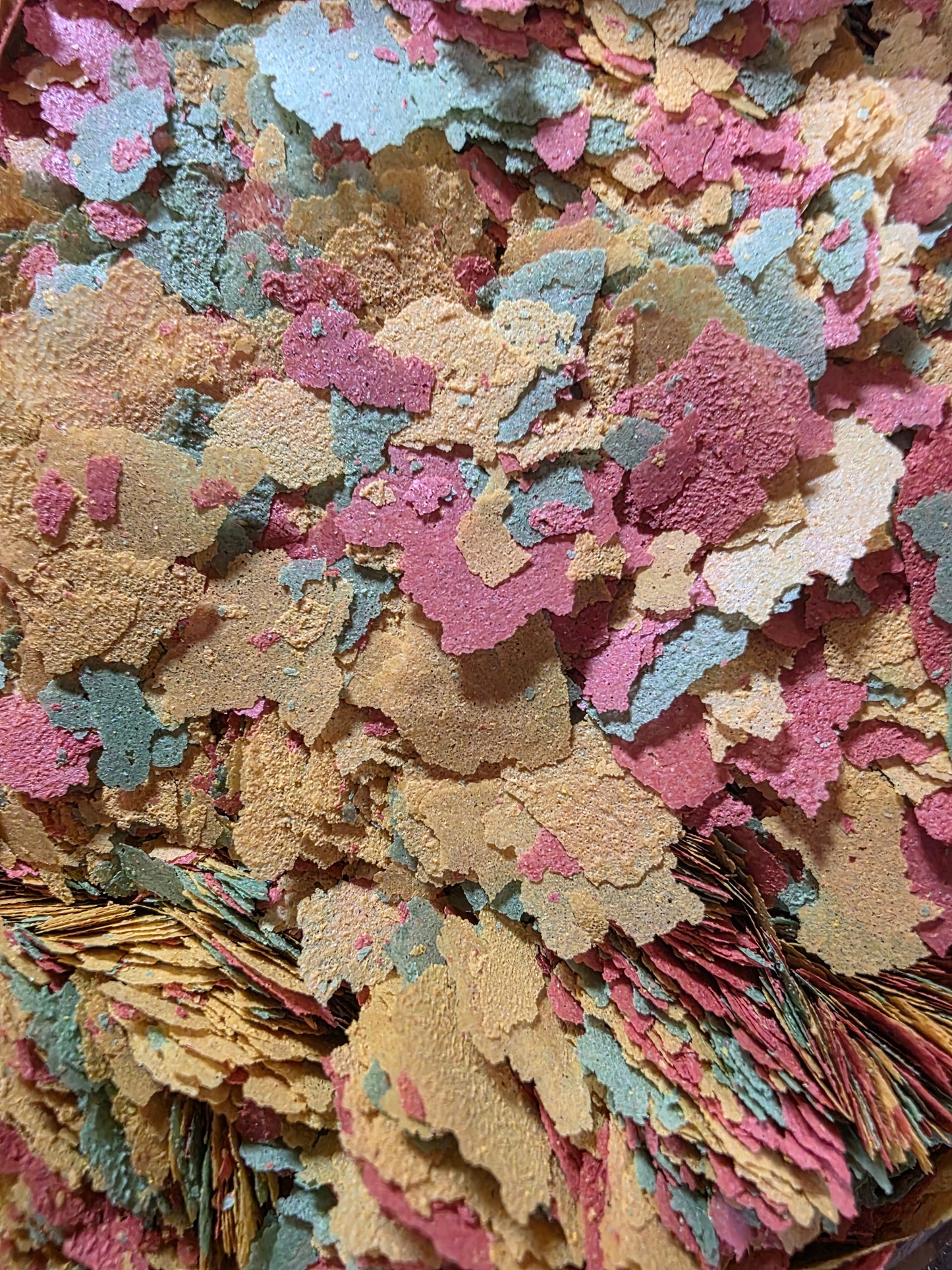 Color enhancing fish flake
